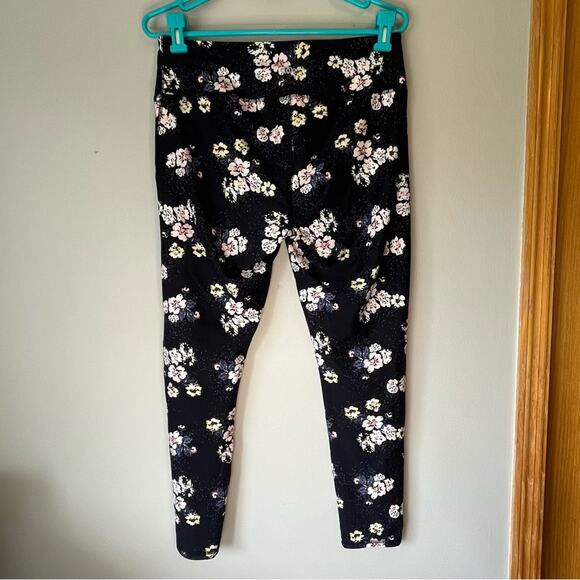 Maurices Blue Floral Patterened In Motion Cropped Leggings Size Large - Picture 2 of 10